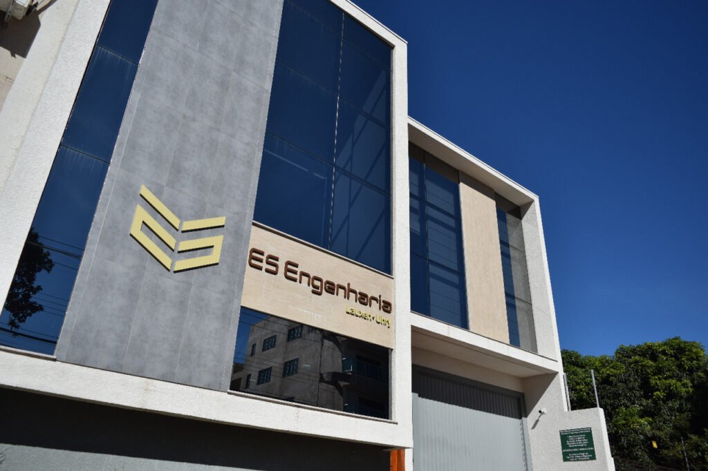 Sala Comercial com Barracão